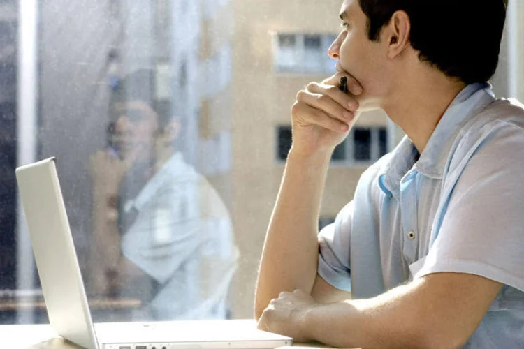 35% dos brasileiros entre 18 e 24 anos estão sem trabalho atualmente (Thinkstock/ Creatas Images/Thinkstock)