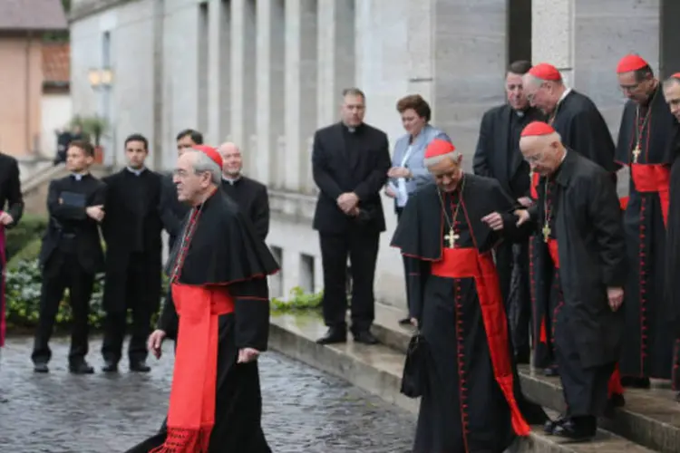 Cardeias são vistos no Vaticano antes do conclave que elegerá o novo papa (Joe Raedle / Getty Images)