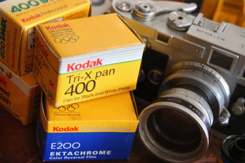 Imagem ilustrativa mostra filmes da Kodak com uma antiga câmera Leica M3 35mm em Chicago, Illinois