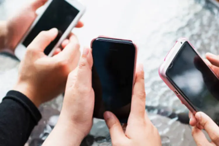 
	Smartphones: primeira etapa vale a partir de 10 de outubro, quando celulares desonerados precisar&atilde;o ter pelo menos 5 apps nacionais; quantidade sobe para 15 em 1&ordm; de janeiro de 2014
 (Getty Images)