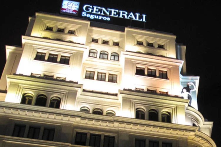 
	Logo da seguradora Generali &eacute; visto no topo do pr&eacute;dio-sede da companhia na Espanha, em Madri
 (Cristina Arias/Cover/Getty Images)