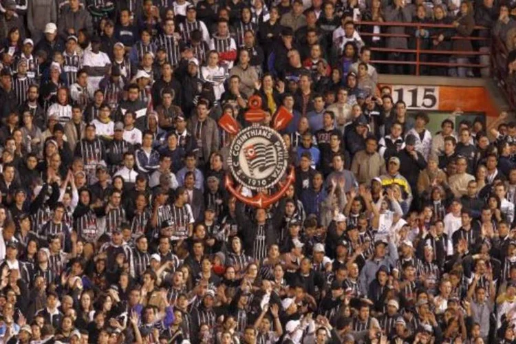 
	Torcida do Corinthians: atual campe&atilde;o do Mundial de Clubes da Fifa, tem valor estimado de US$ 584,7 milh&otilde;es, com seu elenco sendo avaliado em US$ 74,7 milh&otilde;es
 (Rodolfo Buhrer)