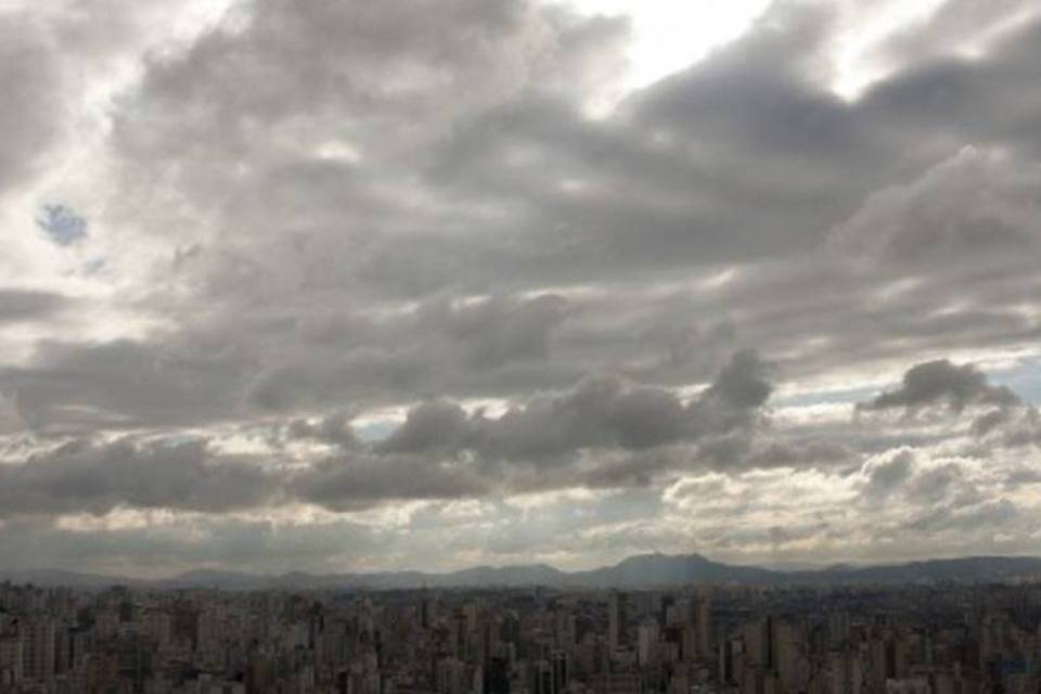 Bombeiros buscam por quarta vítima, em explosão em São Paulo
