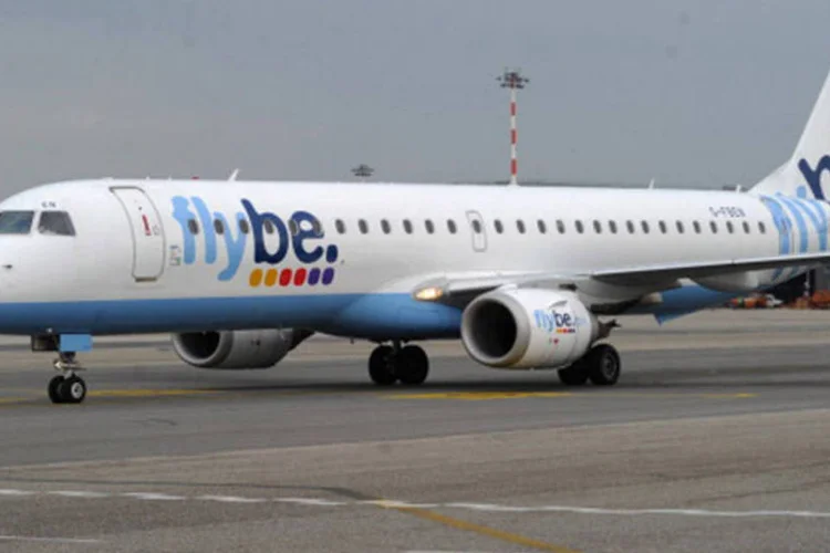 Avião da Flybe: empresa informou que vai racionalizar sua rede de rotas, revisar a composição da frota, retirar excesso de capacidade e melhorar o uso de aeronaves e tripulantes (Getty Images)