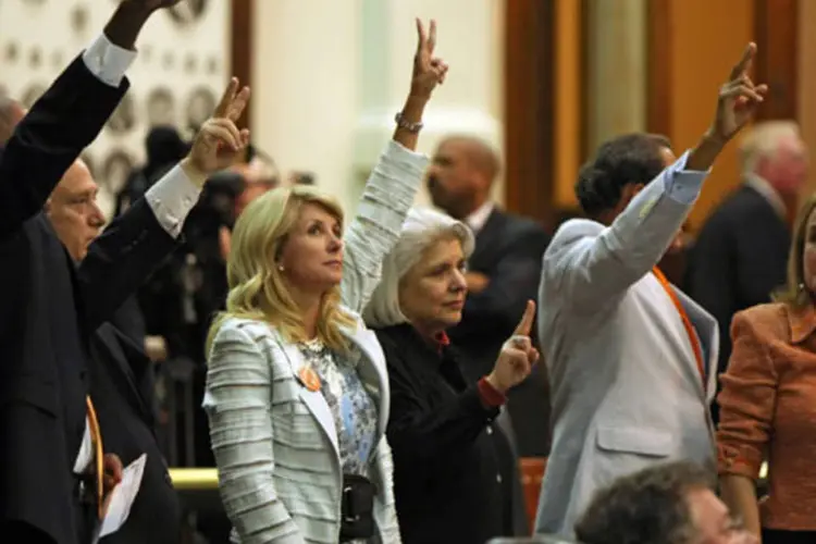Senadores contrários ao projeto anti-aborto no Texas votam  (Erich Schlegel/Getty Images)