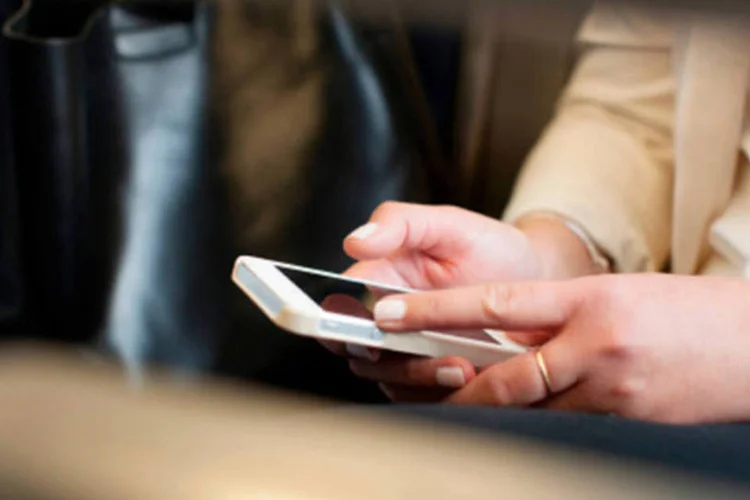 
	iPhone: a empresa de Cupertino poder&aacute; seguir comercializando iPhones no Brasil, ao passo que a IGB s&oacute; poder&aacute; vender telefones como Gradiente iPhone
 (Getty Images)
