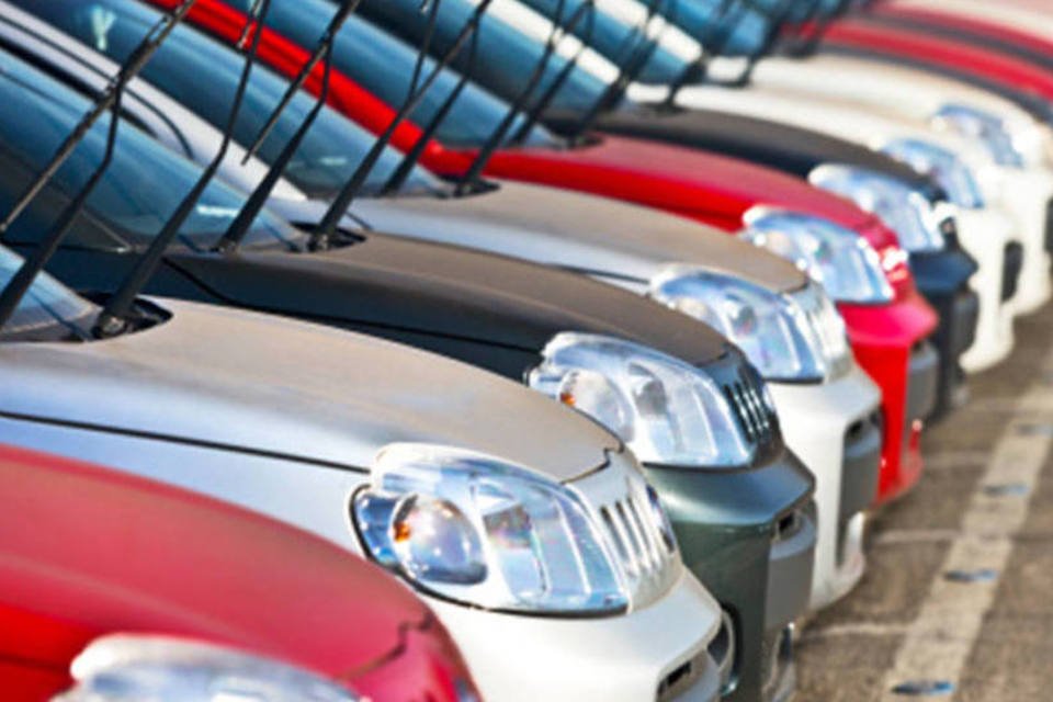 Financiar carro na montadora pode gerar economia de R$ 7 mil