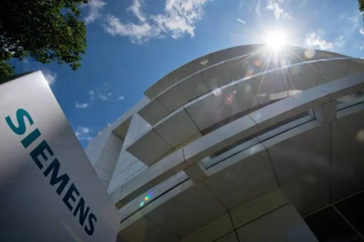 
	Pr&eacute;dio da Siemens: em setembro, a Siemens fechou um acordo para comprar a Dresser-Rand por 7,6 bilh&otilde;es de d&oacute;lares em dinheiro
 (Joerg Koch/Getty Images)
