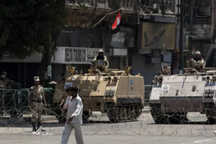 
	Ex&eacute;rcito eg&iacute;pcio fecha pontos de acesso &agrave; pra&ccedil;a Tahrir: com o fim do estado de emerg&ecirc;ncia, termina tamb&eacute;m o toque de recolher
 (Getty Images)