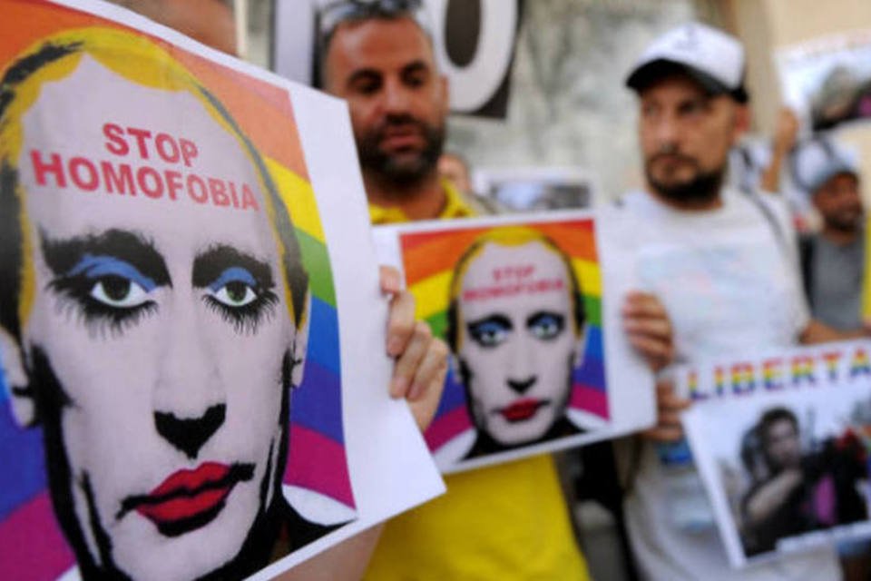 Polícia reprime manifestação pelo direito gay em Moscou