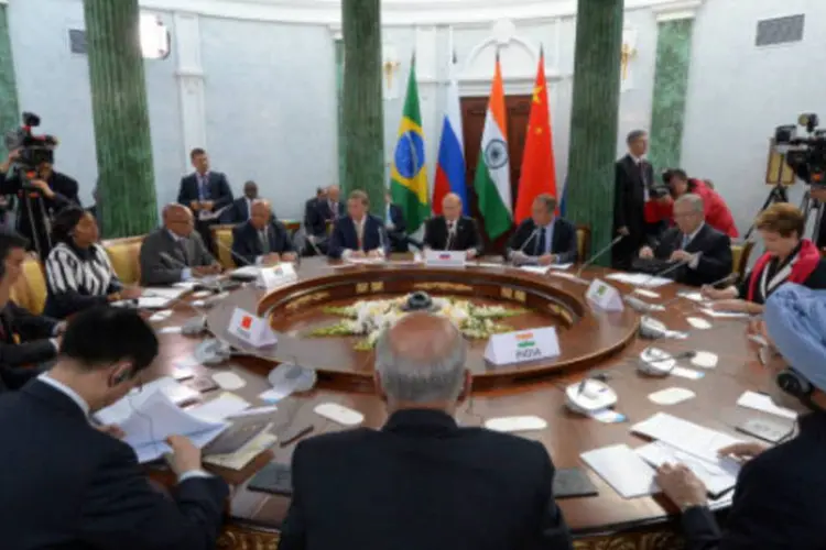 
	BRICS: Brasil, R&uacute;ssia, &Iacute;ndia, China e &Aacute;frica do Sul t&ecirc;m que prosseguir com esfor&ccedil;os para desdolarizar economia mundial como forma de reduzir sua vulnerabilidade internacional, disse F&oacute;rum
 (Getty Images)