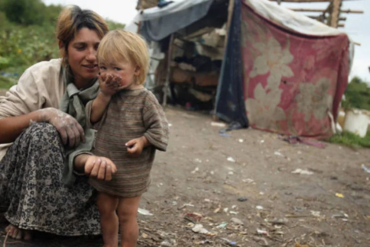 Acampamento de ciganos em Ponorata, Romênia: esforços de larga escala para ajudar os ciganos estão fracassando (Sean Gallup/Getty Images)