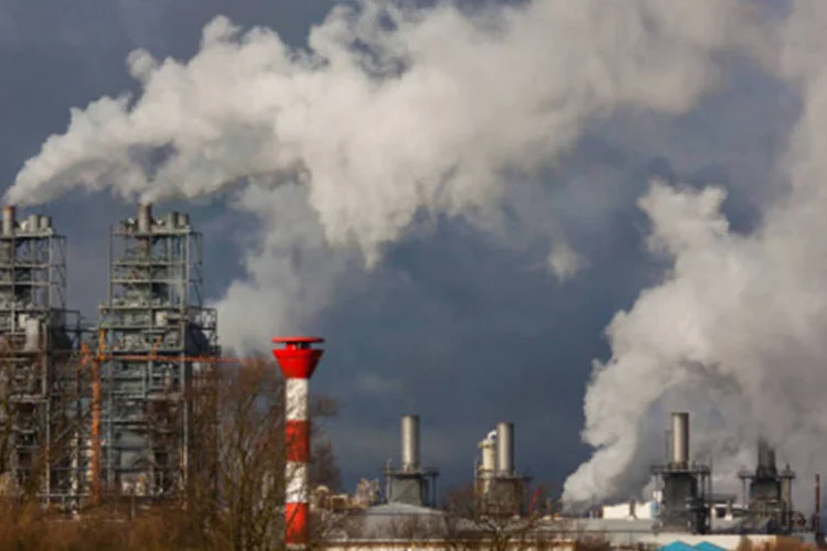 
	&Aacute;rea industrial na Alemanha: &iacute;ndice do setor industrial cresceu pelo quarto m&ecirc;s consecutivo, aumentando em linha com as expectativas para 51,5, ante 51,1 em setembro
 (Getty Images)