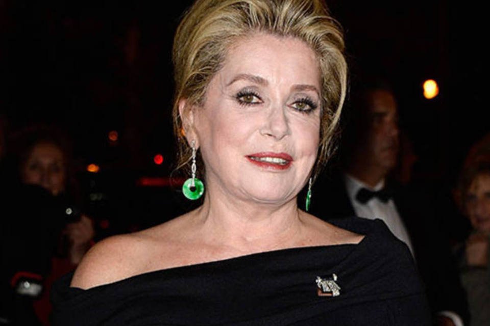 Catherine Deneuve chega aos 70 anos longe da aponsentadoria