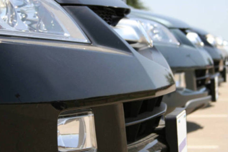 Vendas de veículos novos cai 23,6% em março sobre 2015