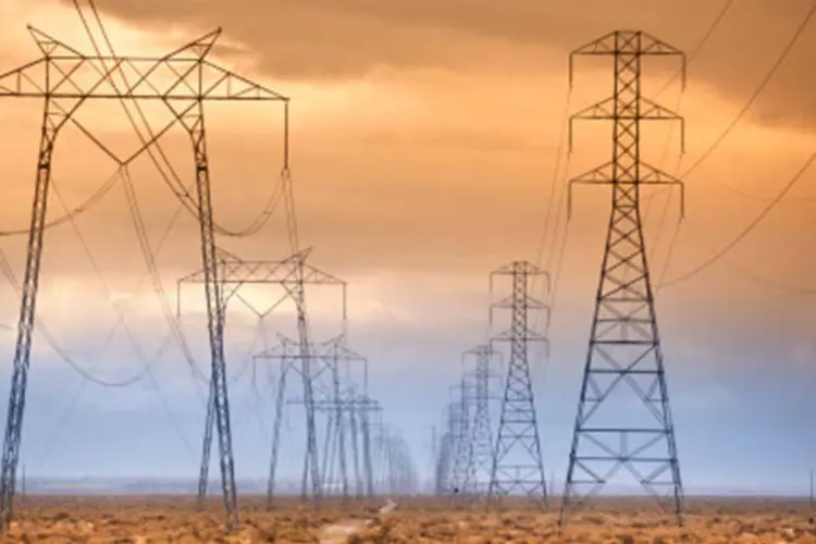 
	Torres de energia: Eletrobras deve investir cerca de R$ 2 bilh&otilde;es na Celg
 (Getty Images)
