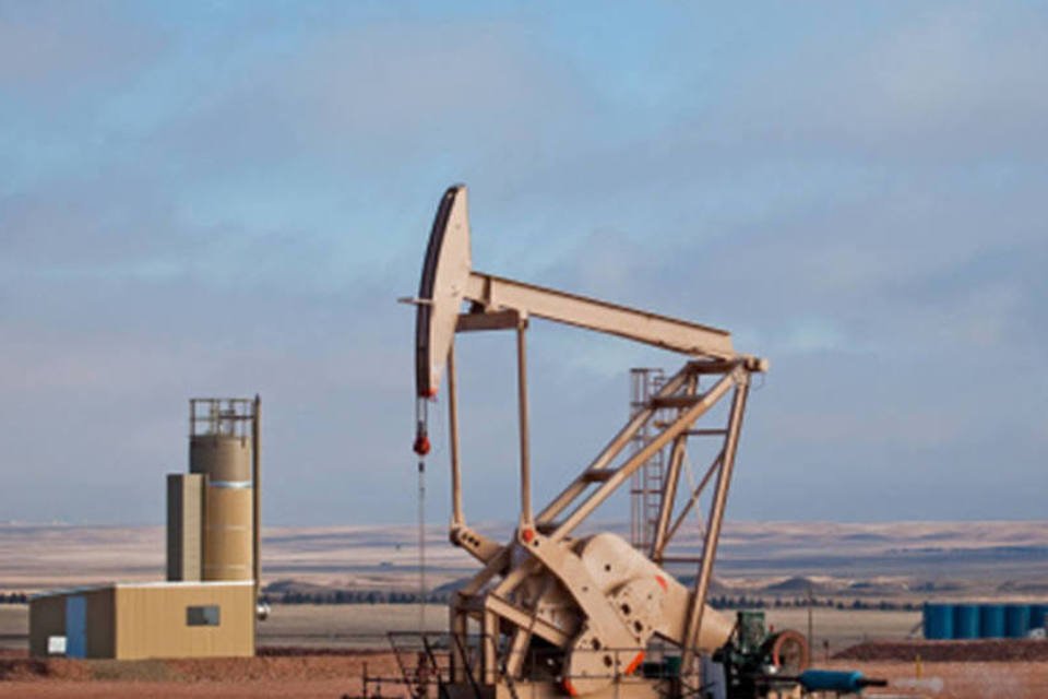 AIE eleva estima de crescimento da demanda por petróleo