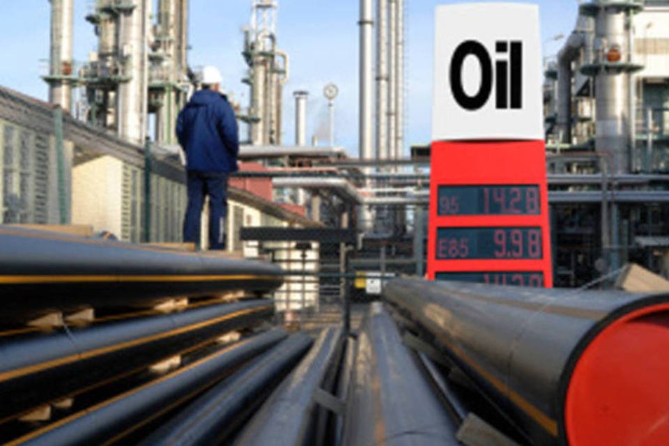 Brent opera perto de US$109 por dados da China e por Líbia