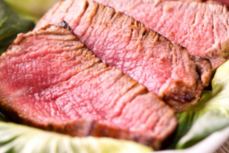 Estudo vincula consumo de carne vermelha a inflamação intestinal