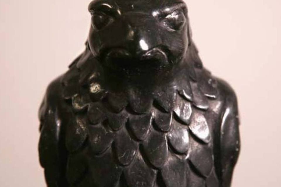 Estátua do filme "O Falcão Maltês" é vendida por US$ 3,5 mi