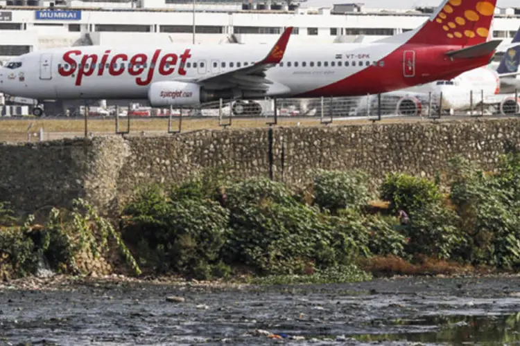 Avião da SpiceJet: companhia aérea deficitária, que está buscando novos investidores, também negociou opções para comprar outros 42 jatos dependendo de seu crescimento no futuro (Bloomberg)