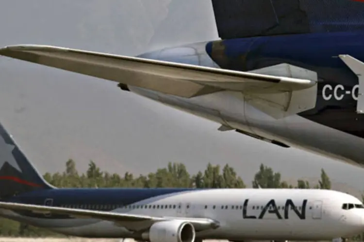
	Boeing 767-300ER da LAN Airlines, uma das empresas da Latam:&nbsp;tr&aacute;fego internacional de passageiros, por sua vez, recuou 3,8%
 (Diego Giudice/Bloomberg News)