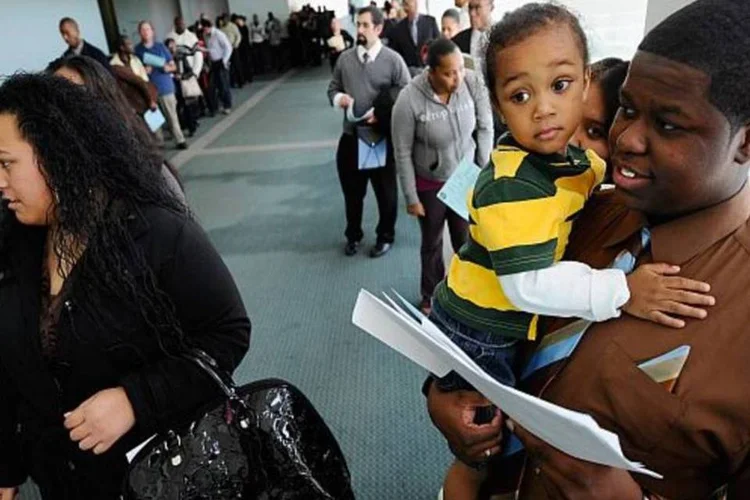 
	Jovens procuram emprego em Los Angeles: aumento de empregos estimado deve ser suficiente o bastante para manter a taxa de desemprego em 7,5 por cento
 (Getty Images)