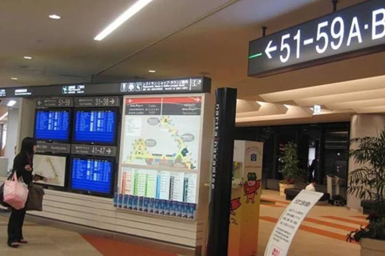 Principal aeroporto internacional do Japão, o Narita permaneceu fechado nesta sexta-feira.