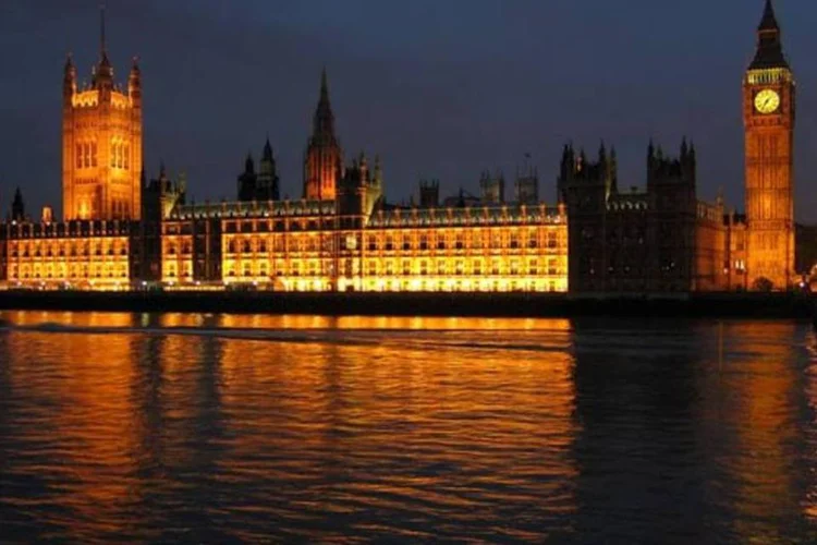 Com o aumento da presença policial, a calma reinou em Londres (Wikimedia Commons)