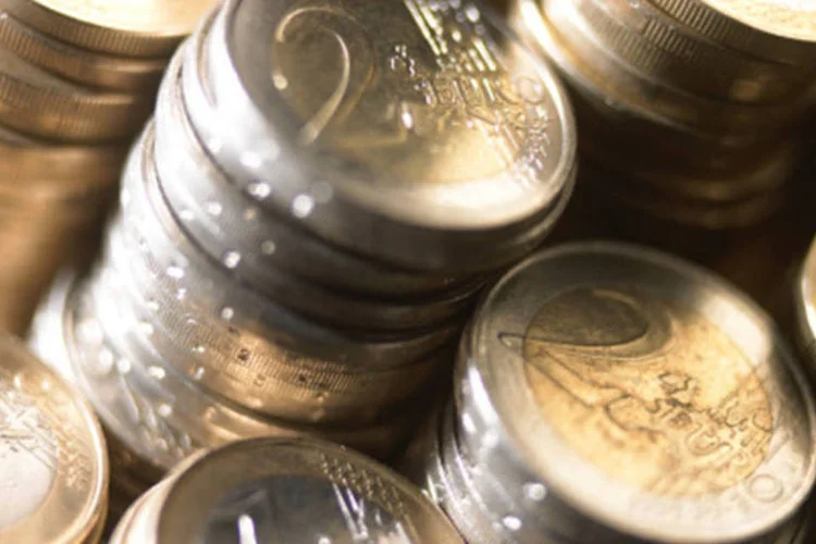 
	Moedas de euro: o FTSEurofirst 300 operava em queda de 0,47%, a 1.225 pontos
 (Getty Images)