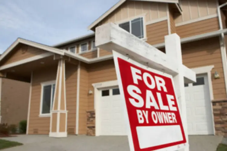 Casa a venda nos EUA: governo também revisou fortemente para baixo sua estimativa para as vendas de moradias em junho (Getty Images)