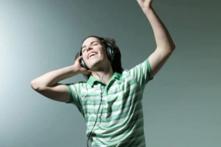Música: se tanto o cinema quanto a ciência comprovam que a música é capaz de criar conexões emocionais, a publicidade coloca isso em prática diariamente (Getty Images)