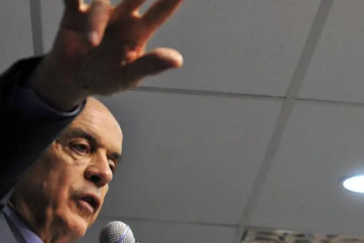 
	Jos&eacute; Serra (PSDB-SP) durante discurso: tucano ser&aacute; candidato para o Senado
 (Marcello Casal/Agência Brasil)