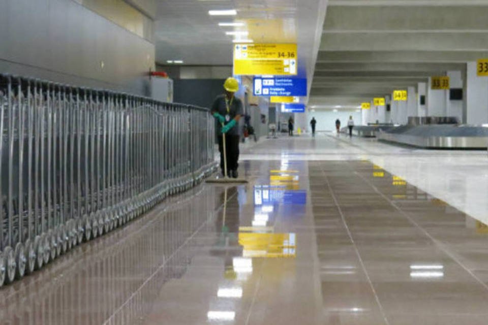 Novo terminal aeroportuário brilha em meio a tropeço da Copa