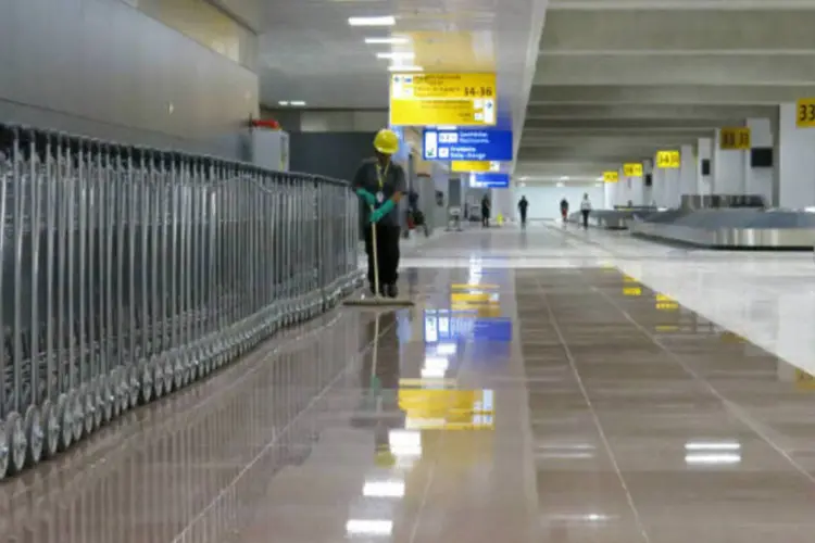 
	&Aacute;rea de bagagens do aeroporto de Guarulhos: s&oacute; no aeroporto, mais de 40 quadrilhas de ladr&otilde;es foram detidas desde o come&ccedil;o do ano
 (Marina Pinhoni/EXAME.com)