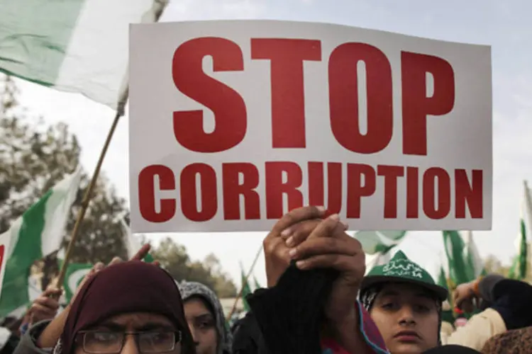
	Opositores se re&uacute;nem no segundo dia de protesto em Islamabad, no Paquist&atilde;o: eles denunciam a corrup&ccedil;&atilde;o no pa&iacute;s
 (Zohra Bensemra/AFP)