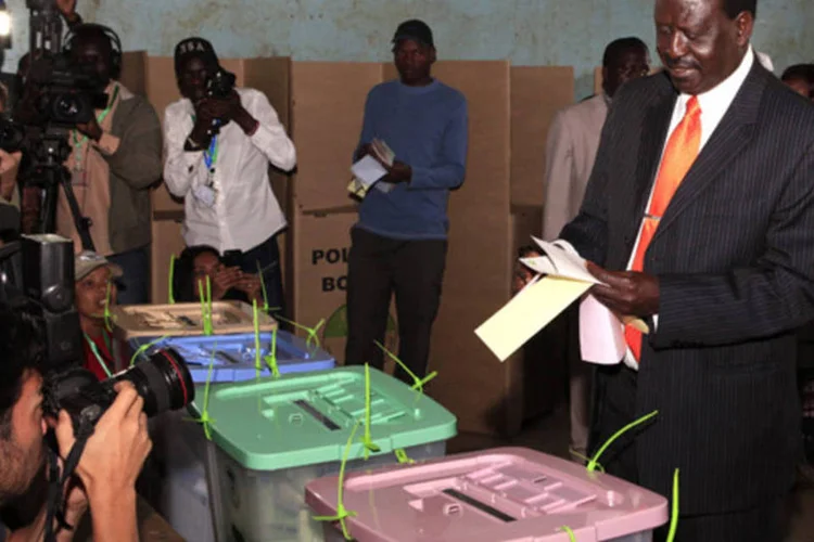 
	Raila Odinga: primeiro-ministro acredita que elei&ccedil;&otilde;es teve processo falsificado
 (Noor Khamis/AFP)
