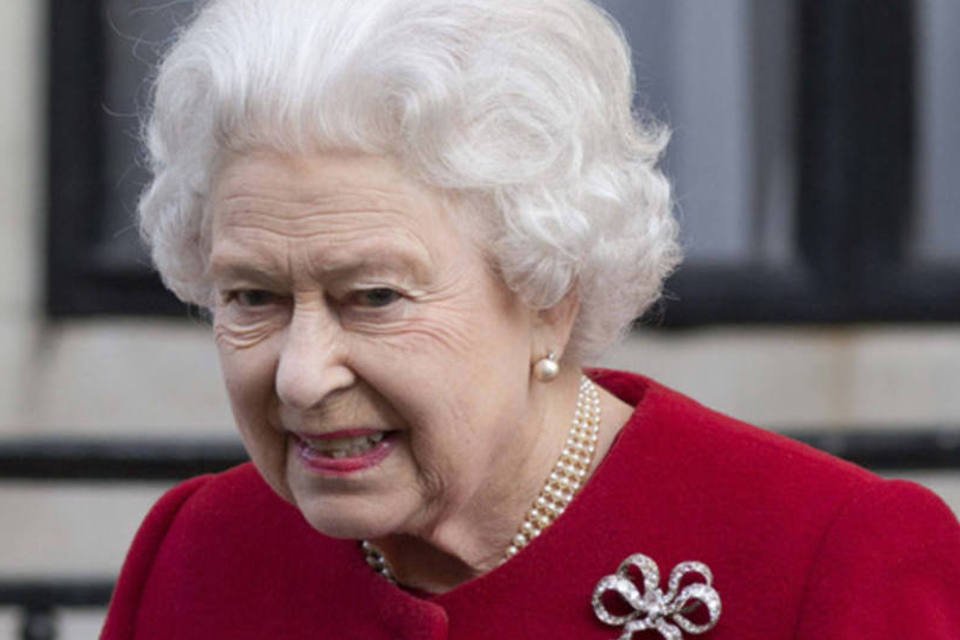 Rainha Elizabeth II recebe alta após uma noite hospitalizada