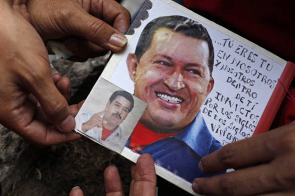 Capriles e Maduro trocam acusações em dura campanha
