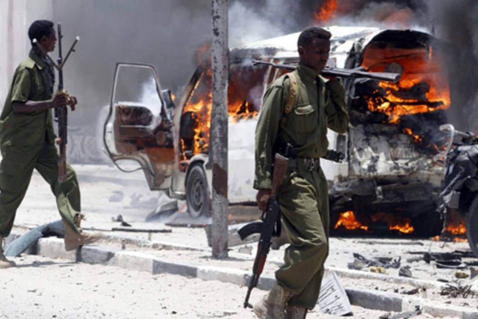 Carro-bomba mata 10 perto do palácio presidencial da Somália