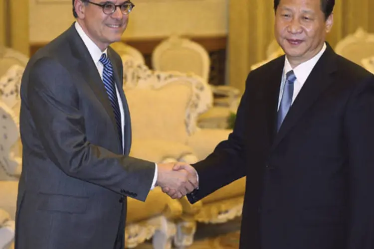 O novo presidente da China, Xi Jinping, se reúne, em Pequim, com o secretário do Tesouro dos EUA, Jacob Lew (Feng Li/Reuters)