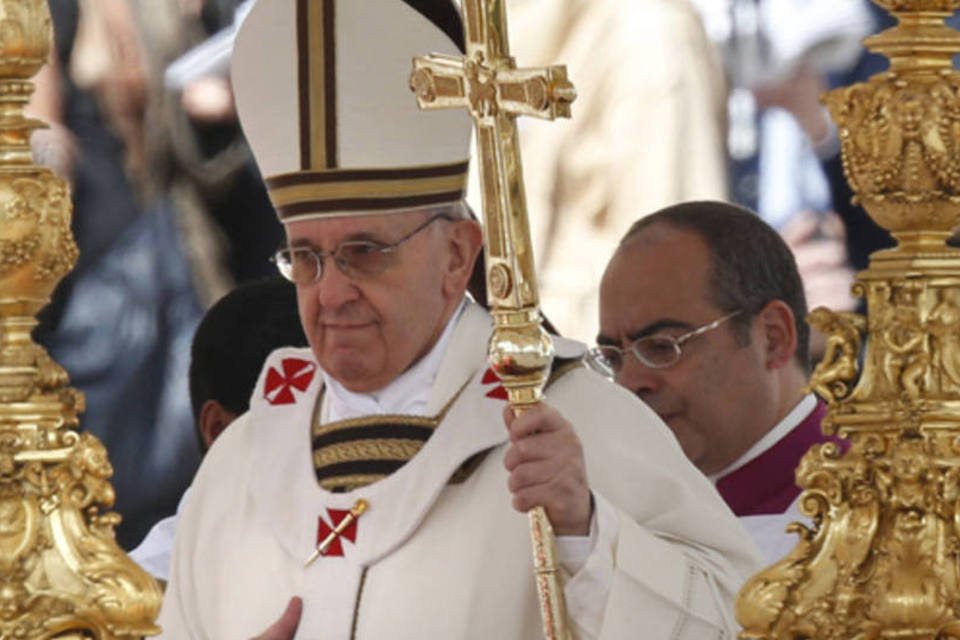 Fiéis esperam que papa possa revitalizar Igreja