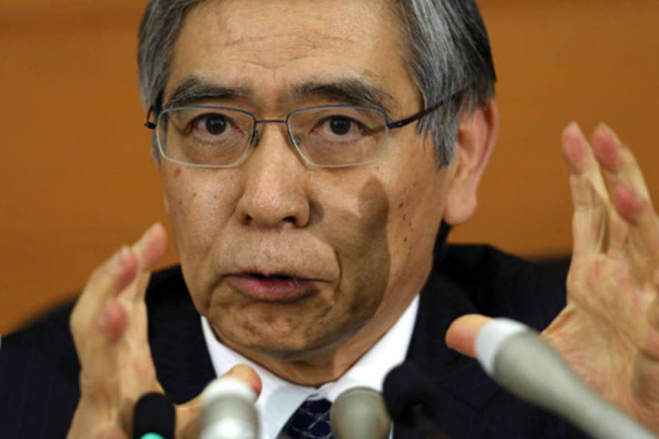 Euro sobe e decepção com Kuroda faz iene avançar