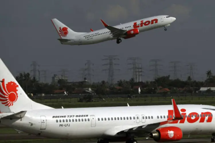 
	Avi&otilde;es da Lion Air: companhia a&eacute;rea tem ido &agrave;s compras buscando aproveitar o aumento da classe consumidora emergente na Indon&eacute;sia,&nbsp;
 (REUTERS/Beawiharta/Files)
