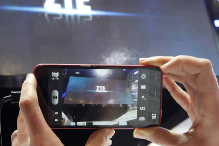 
	No primeiro trimestre, a ZTE teve participa&ccedil;&atilde;o de 9,1&nbsp;%&nbsp;no mercado global de smartphones, atr&aacute;s de Samsung, Apple, LG Electronics e Huawei, segundo a companhia de pesquisa da IDC
 (Gustau Nacarino/Reuters)