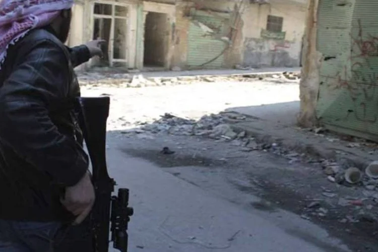 
	Membro do ex&eacute;rcito livre em Alepo: nos &uacute;ltimos meses, a UE explorou diversas vias para apoiar economicamente &agrave; oposi&ccedil;&atilde;o
 (Malek Al Shemali/Reuters)