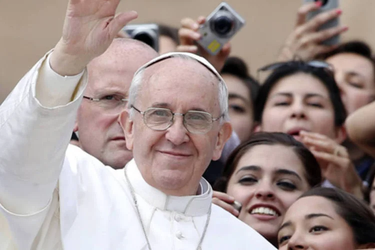 Papa: "não podemos nos contentar em permanecer no recinto das noventa e nove ovelhas, temos que sair, buscar com Ele a ovelha desgarrada, aquela mais distante", disse
 (Tony Gentile/Reuters)