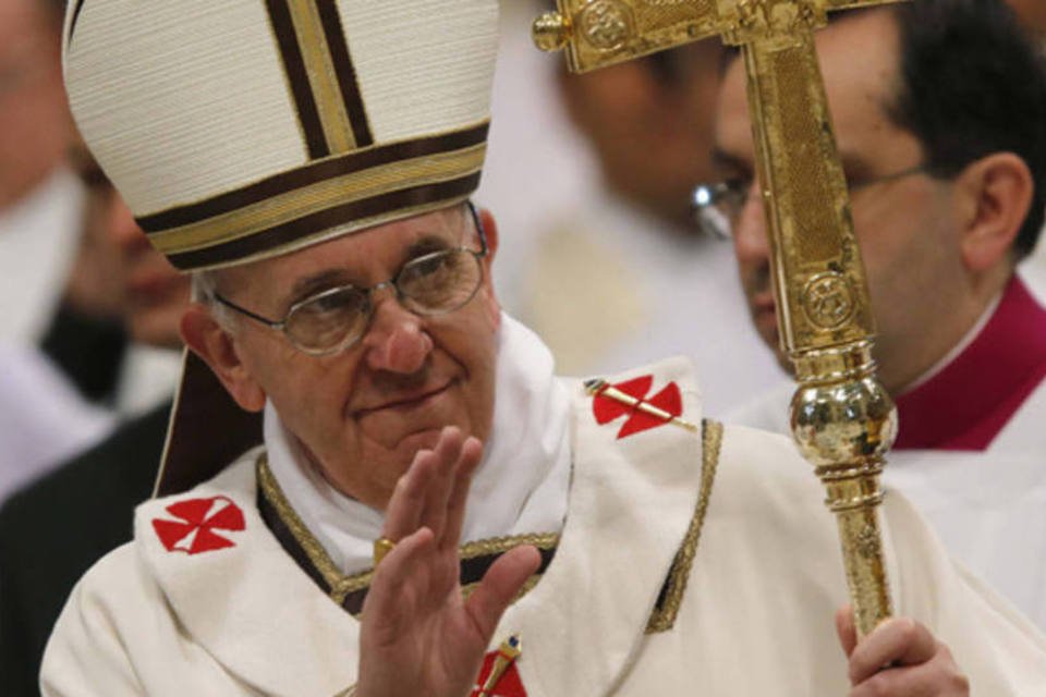 Papa conclama padres a ajudarem os pobres