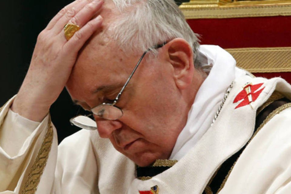 Papa Francisco batizará e confirmará fé de 4 adultos hoje