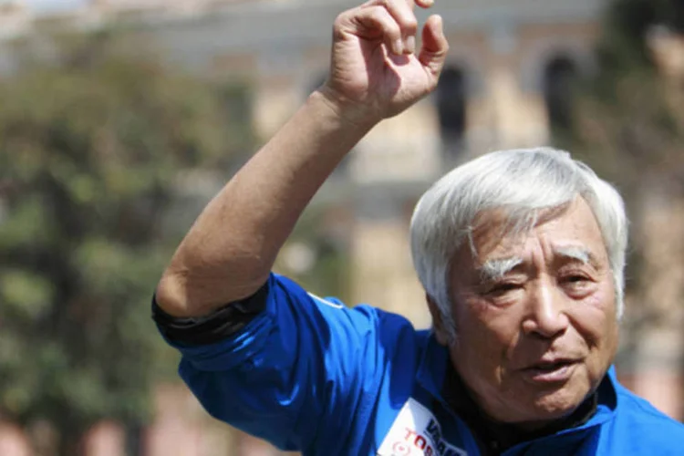 Alpinista japonês Yuichiro Miura, de 80 anos, em entrevista para a Reuters em Kathmandu (Navesh Chitrakar)